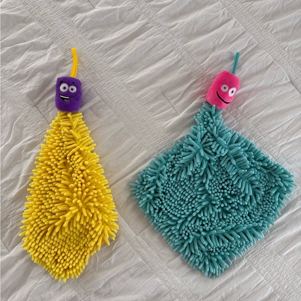 Set of 2 Kids Microfiber Towels – Soft, Quick-Dry, Fun Characters